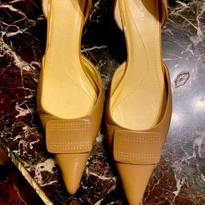 Beautiful and Comfortable kitty heels.